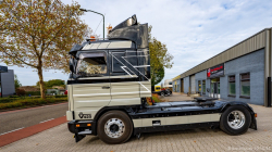 20251019-Tom-Holding-00564